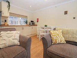 Walworth Castle Holiday Cottage