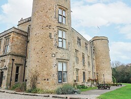 Walworth Castle Holiday Cottage
