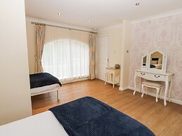 Walworth Castle Holiday Cottage