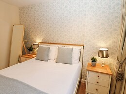 Walworth Castle Holiday Cottage