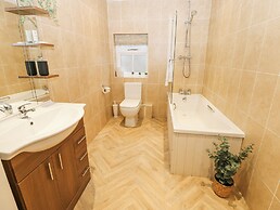 Walworth Castle Holiday Cottage