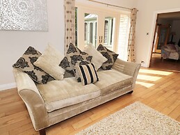 Walworth Castle Lodge