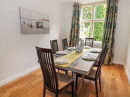 Walworth Castle Lodge