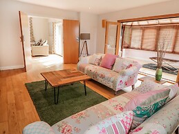 Walworth Castle Lodge