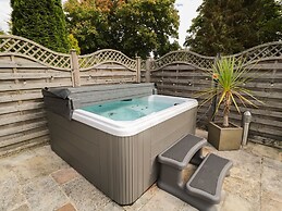 Walworth Castle Lodge