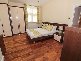 Walworth Castle Lodge