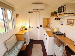 Shepherds Hut - Oak