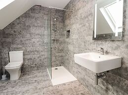 Bears Court The Flat