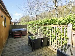 Dovestone Luxury Lodges - pet Free