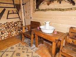 Apache Falls Lodge