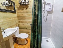 Apache Falls Lodge