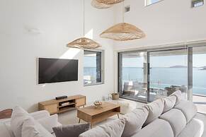 Luxurious Seafront Villa Karystos