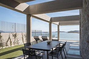 Luxurious Seafront Villa Karystos