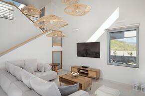 Luxurious Seafront Villa Karystos