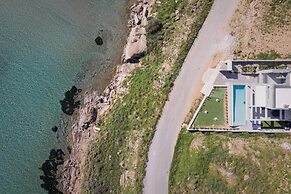 Luxurious Seafront Villa Karystos