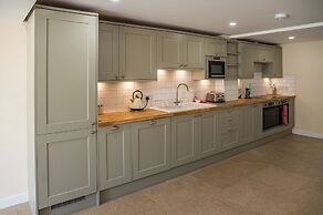 Bears Court North Barn 7