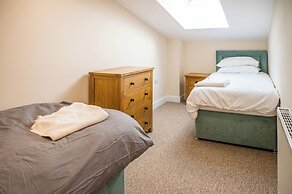 Bears Court North Barn 6