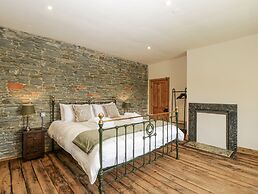 Evenjobb Court Farmhouse