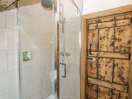 Evenjobb Court Farmhouse