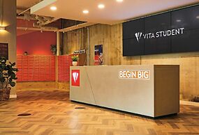 Vita Student-Only Circle Square