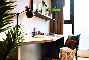 Vita Student-Only Circle Square