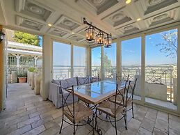 Luxury Boutique Property