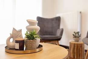 Seaside Elegance Brand New 2BD Luxury Stay