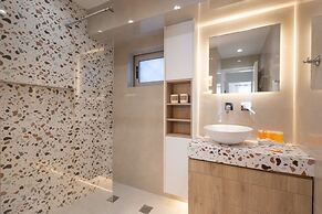 Seaside Elegance Brand New 2BD Luxury Stay