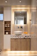 Seaside Elegance Brand New 2BD Luxury Stay