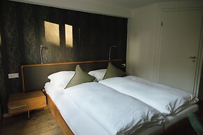 feelfalt Café & Hotel
