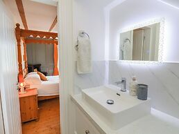 Bobbies' Retreat, 20 High Street