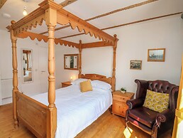 Bobbies' Retreat, 20 High Street