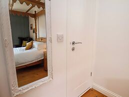 Bobbies' Retreat, 20 High Street