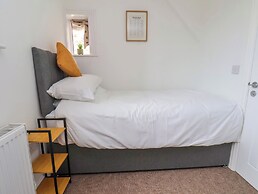 Bobbies' Retreat, 20 High Street