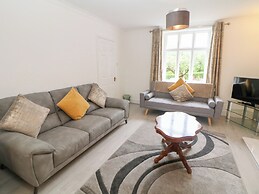 15 Calton View
