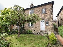 15 Calton View