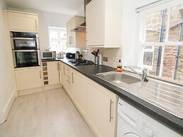 15 Calton View
