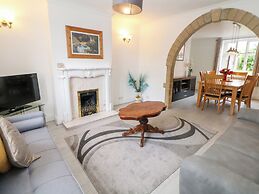 15 Calton View