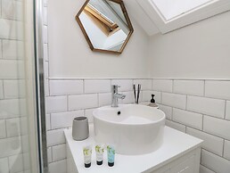 Rookley Lake Cottage