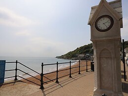 Rookley Lake Cottage