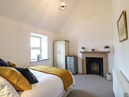 Upper Hurst Farmhouse