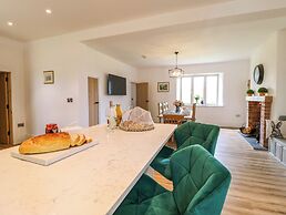 Upper Hurst Farmhouse