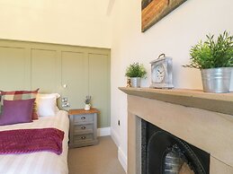 Upper Hurst Farmhouse