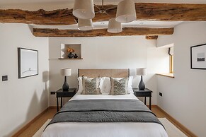 Lower Walreddon Barn