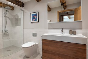 Lower Walreddon Barn