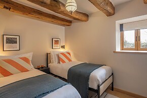 Lower Walreddon Barn