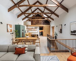 Lower Walreddon Barn