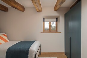 Lower Walreddon Barn