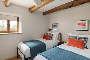 Lower Walreddon Barn