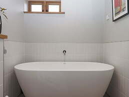 Lower Walreddon Barn